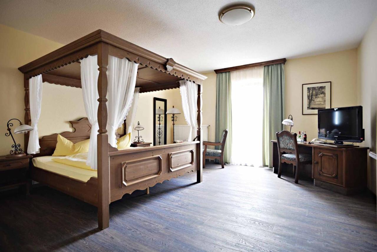 Hotel Und Restaurant Rittergut Kreipitzsch Naumburg  Bagian luar foto