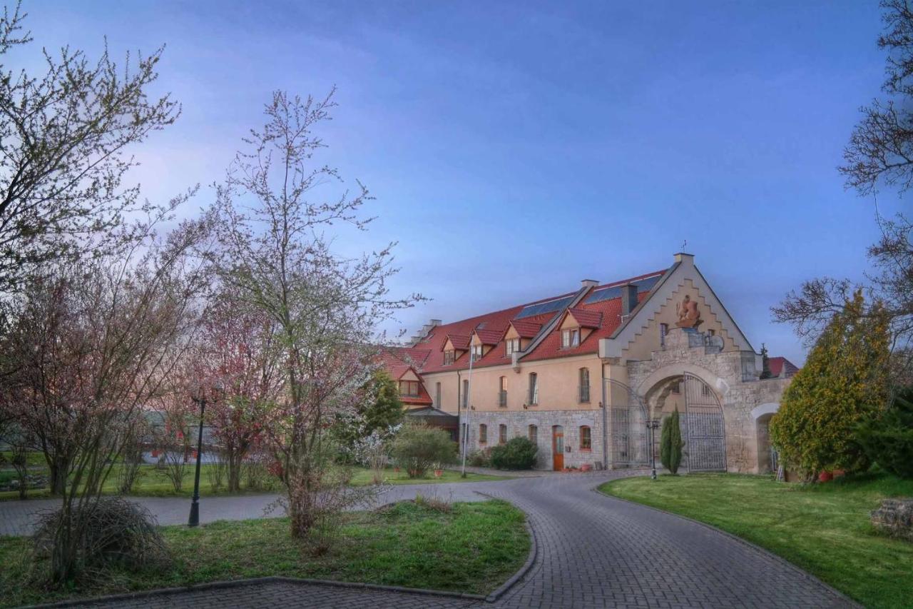 Hotel Und Restaurant Rittergut Kreipitzsch Naumburg  Bagian luar foto