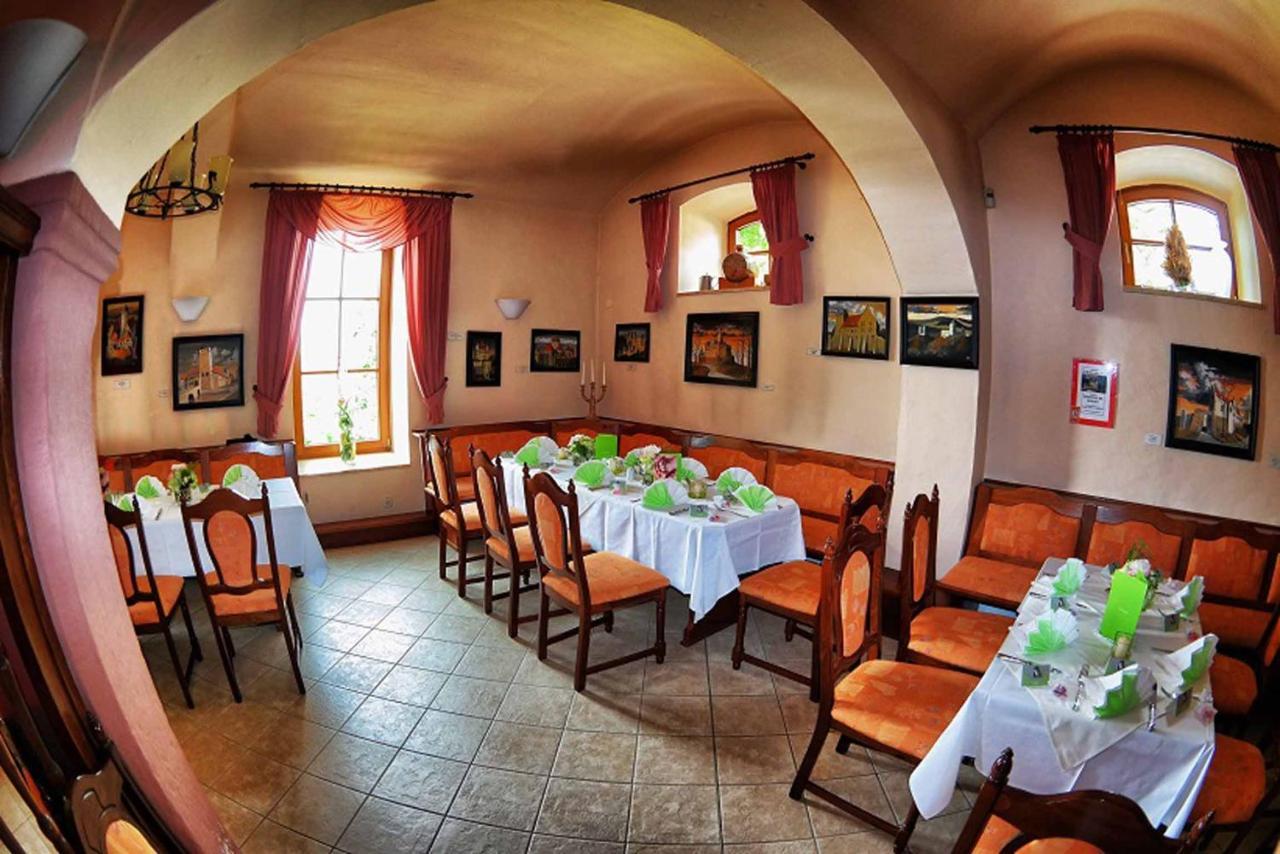 Hotel Und Restaurant Rittergut Kreipitzsch Naumburg  Bagian luar foto
