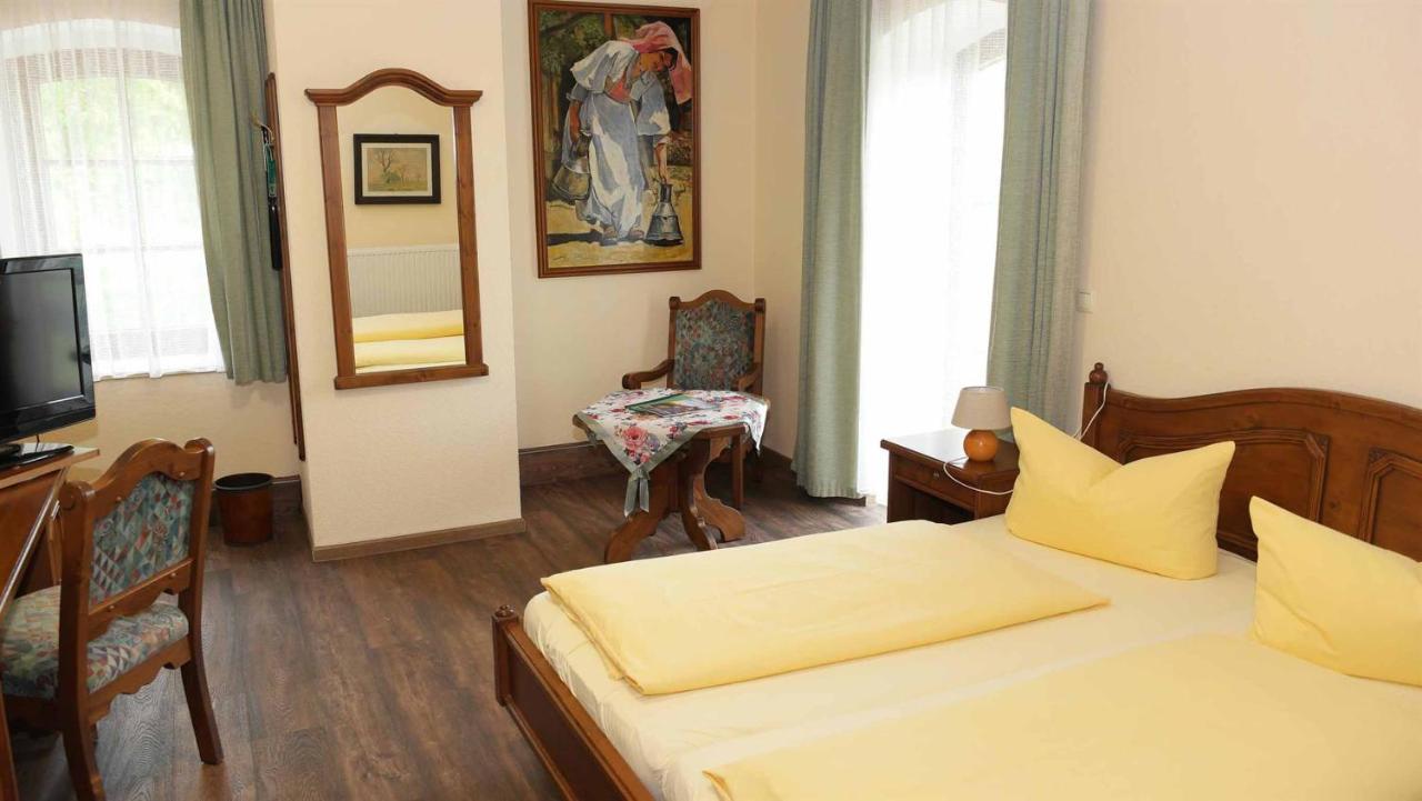 Hotel Und Restaurant Rittergut Kreipitzsch Naumburg  Bagian luar foto
